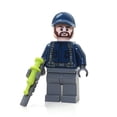 thumbnail image 2 of Minifigura LEGO Jurassic World Dominion Guardia de dinosaurio con barba y pistola tranquilizante, 2 of 3