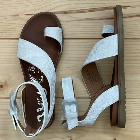 

Very G Steffy Tooled White Sandal
