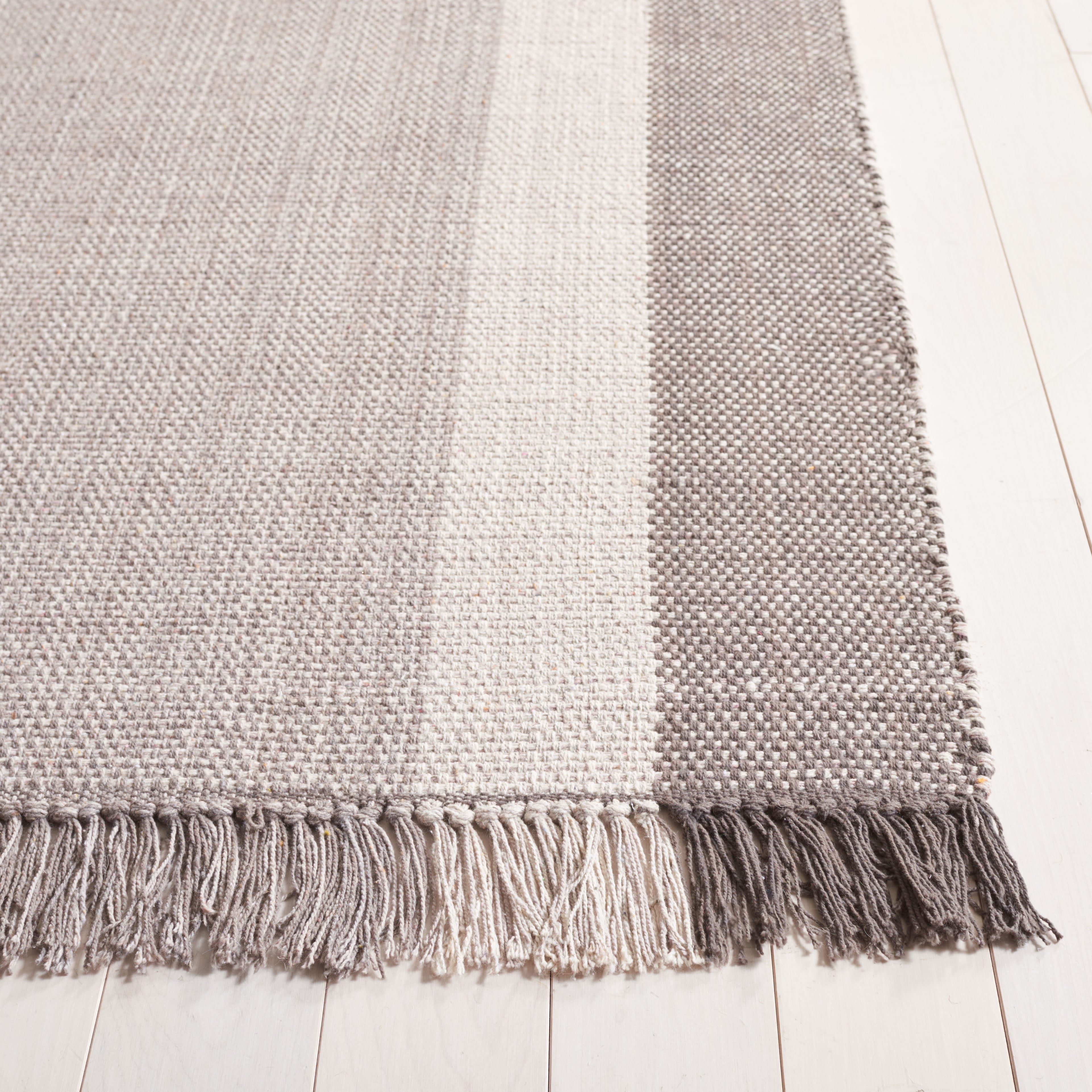 SAFAVIEH Montauk Sharlene Solid Cotton Runner Rug, Ivory/Grey, 2'3" x 5'