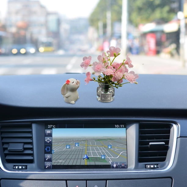 Conjunto de mini conejito y jarrón de melocotón para decorar el retrovisor del coche. Decoración interesante. Bonita decoración para el interior del coche.