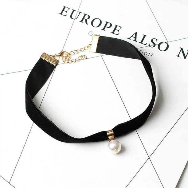 Black velvet choker with pearl deals