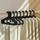 thumbnail image 4 of Paquete de 10 Perchas de Plástico para Ropa, Tamaño Adulto, Duraderas, Antideslizantes, Ahorran Espacio., 4 of 6