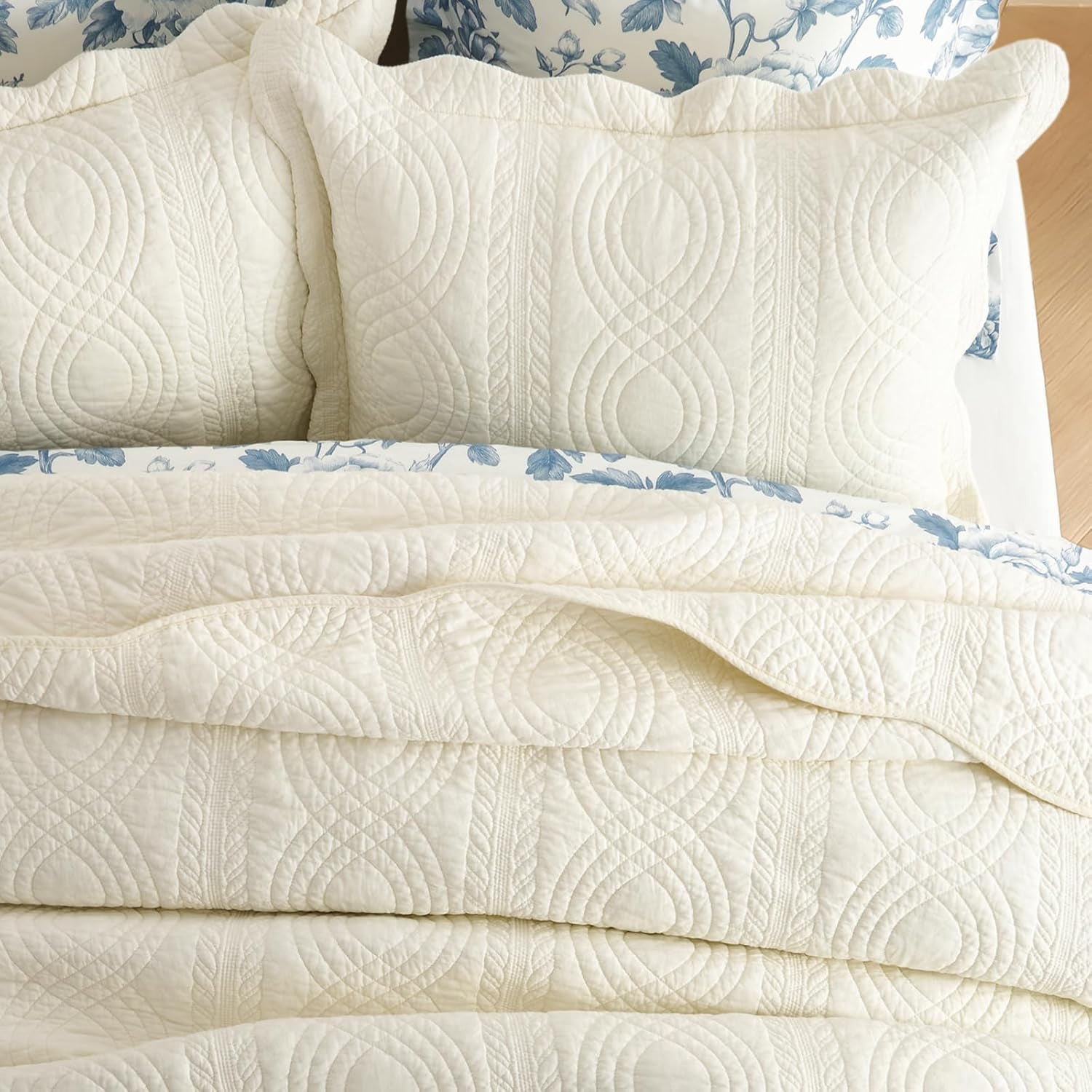 EVERGRACE 100% Cotton Scallop Quilt Set, King Size 3 Piece Set  Lightweight Bedspread with 2 Shams, Soft Prewashed Matelasse Coverlet for Cozy and Elegant Bedding, Ivory Cream