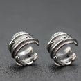 thumbnail image 1 of Retro Silver Feather Ear Clip Tendencia de los hombres Personalidad Anti-Thai Silver Single Earring Moda Hombres Sin oreja Piercing Ear Bones Clip Par ShuxiuWang 9024715098573, 1 of 1