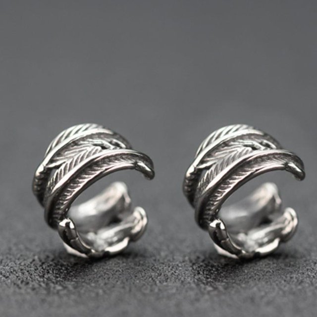 Retro Silver Feather Ear Clip Tendencia de los hombres Personalidad Anti-Thai Silver Single Earring Moda Hombres Sin oreja Piercing Ear Bones Clip Par ShuxiuWang 9024715098573