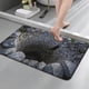 thumbnail image 5 of Felpudo con ilusión óptica 3D | 40 x 60 cm, antideslizante y absorbente, para baño y entrada | Alfombra de secado rápido y antisuciedad para decoración del hogar, 5 of 6