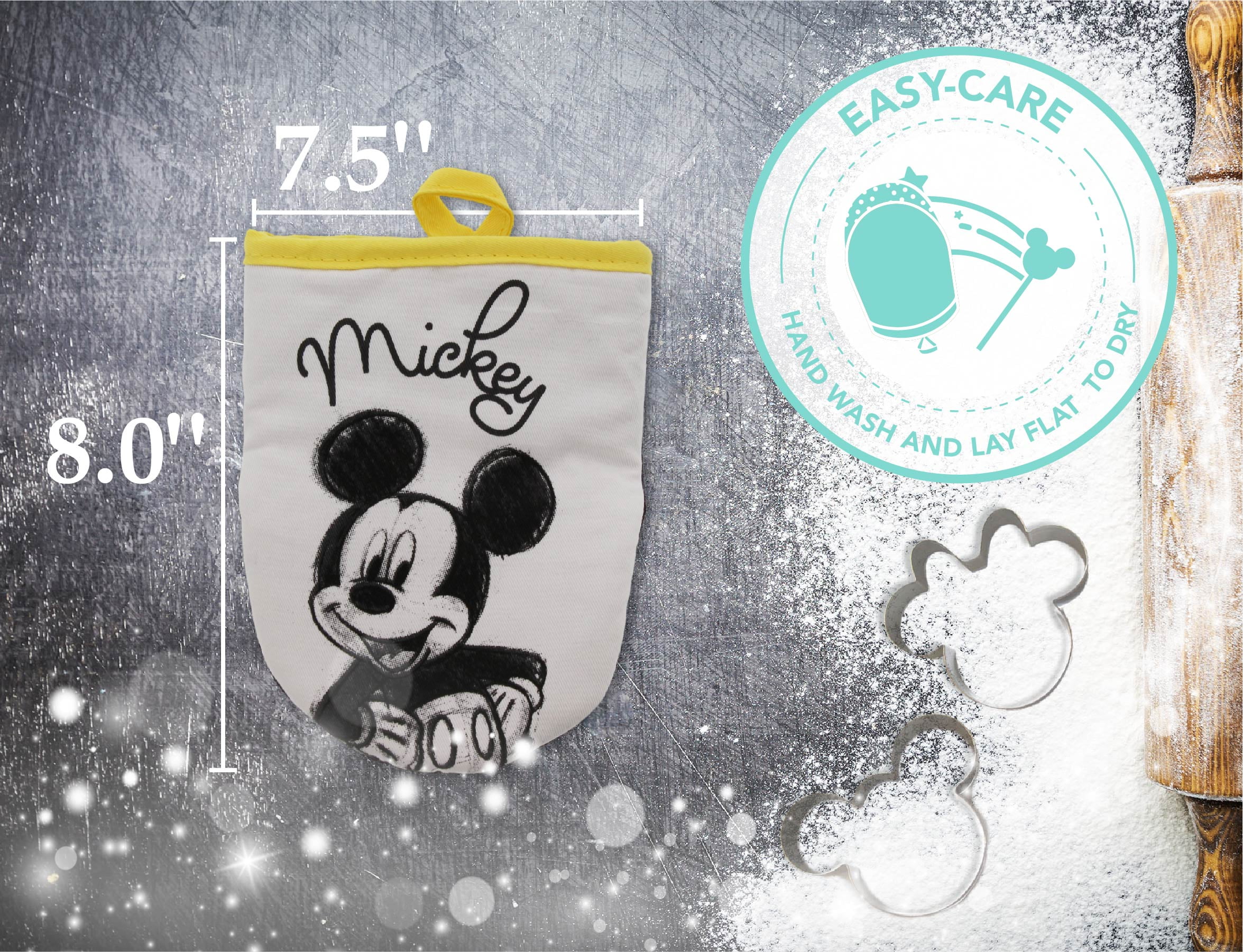 Disney Kitchen Neoprene Mini Oven Mitts, 2pk-Heat Resistant Oven Gloves  with Insulation Ideal for Handling Hot Kitchenware-Non-Slip Grip, Hanging  Loop, 5.5 x 7 Inches - Minnie Bows and Mickey Dots 