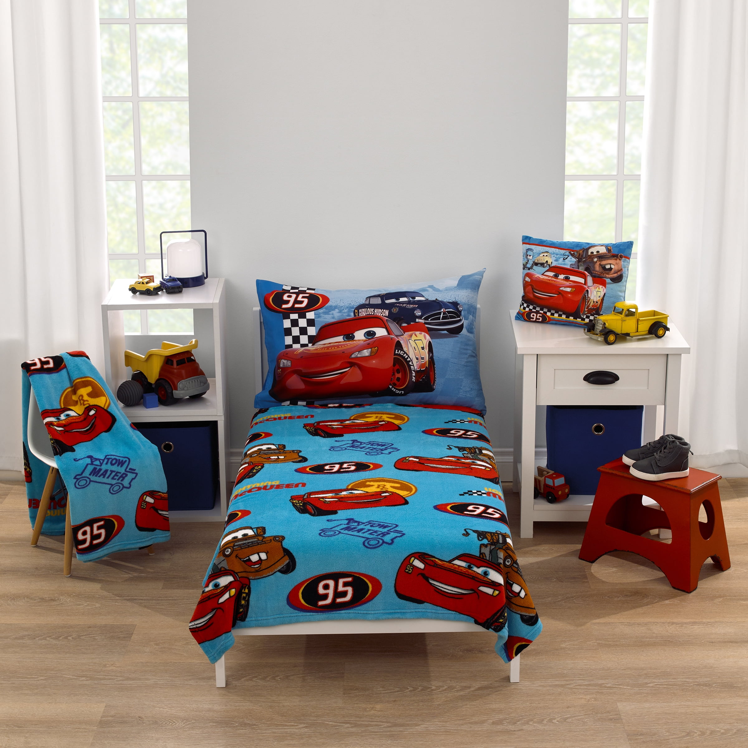 Disney Cars Radiator Springs Toddler Blanket, Blue/Red, 40x50