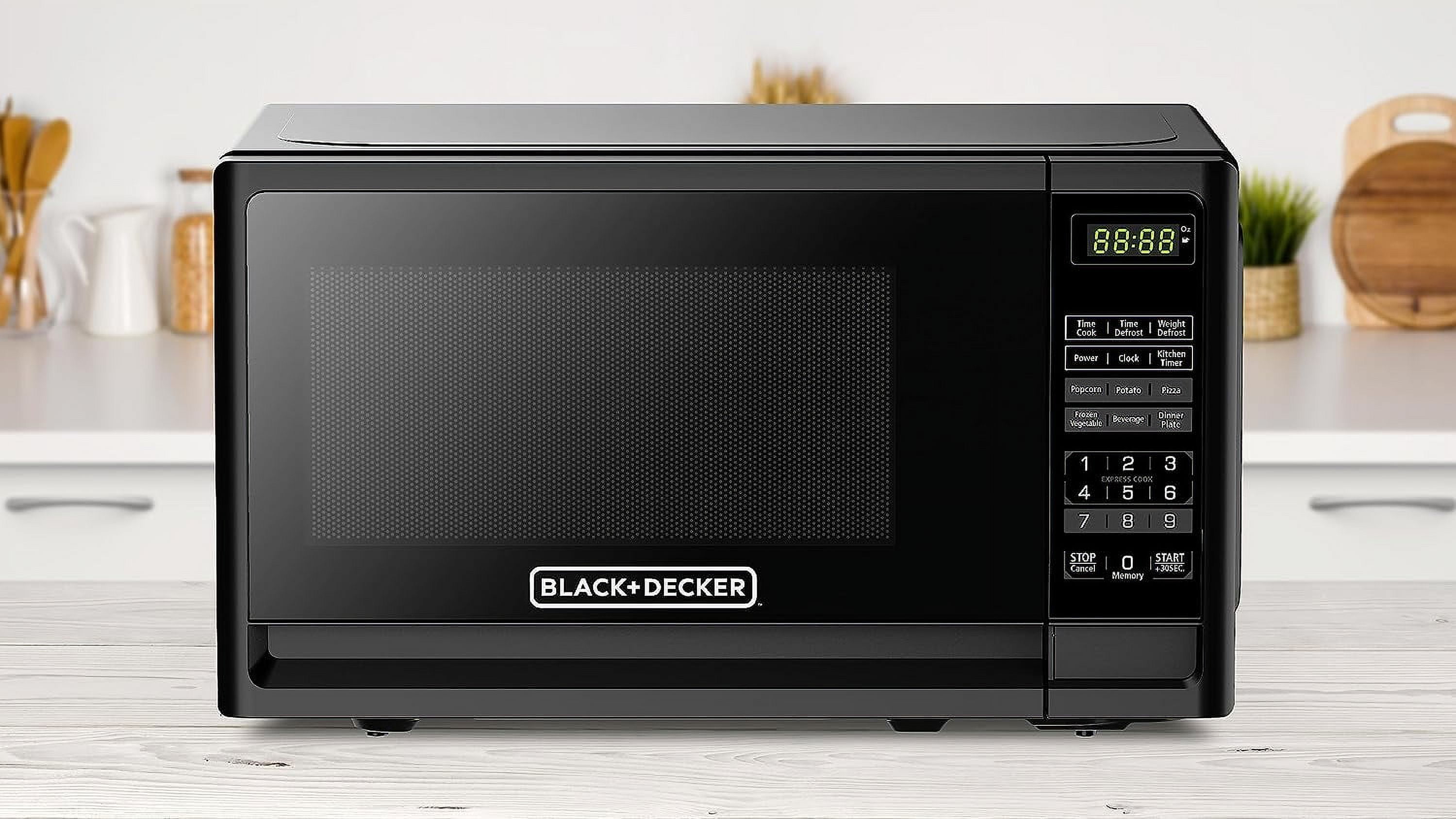 BLACK+DECKER 0.7 cu ft Countertop Microwave Ovens in Black