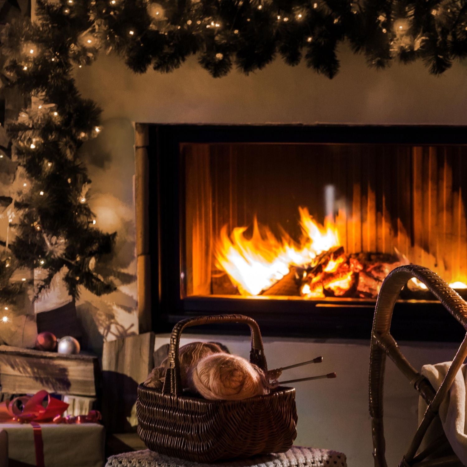 100 5mm battery operated LED Light String, indoor/outdoor, white wire, 8 functions with timer