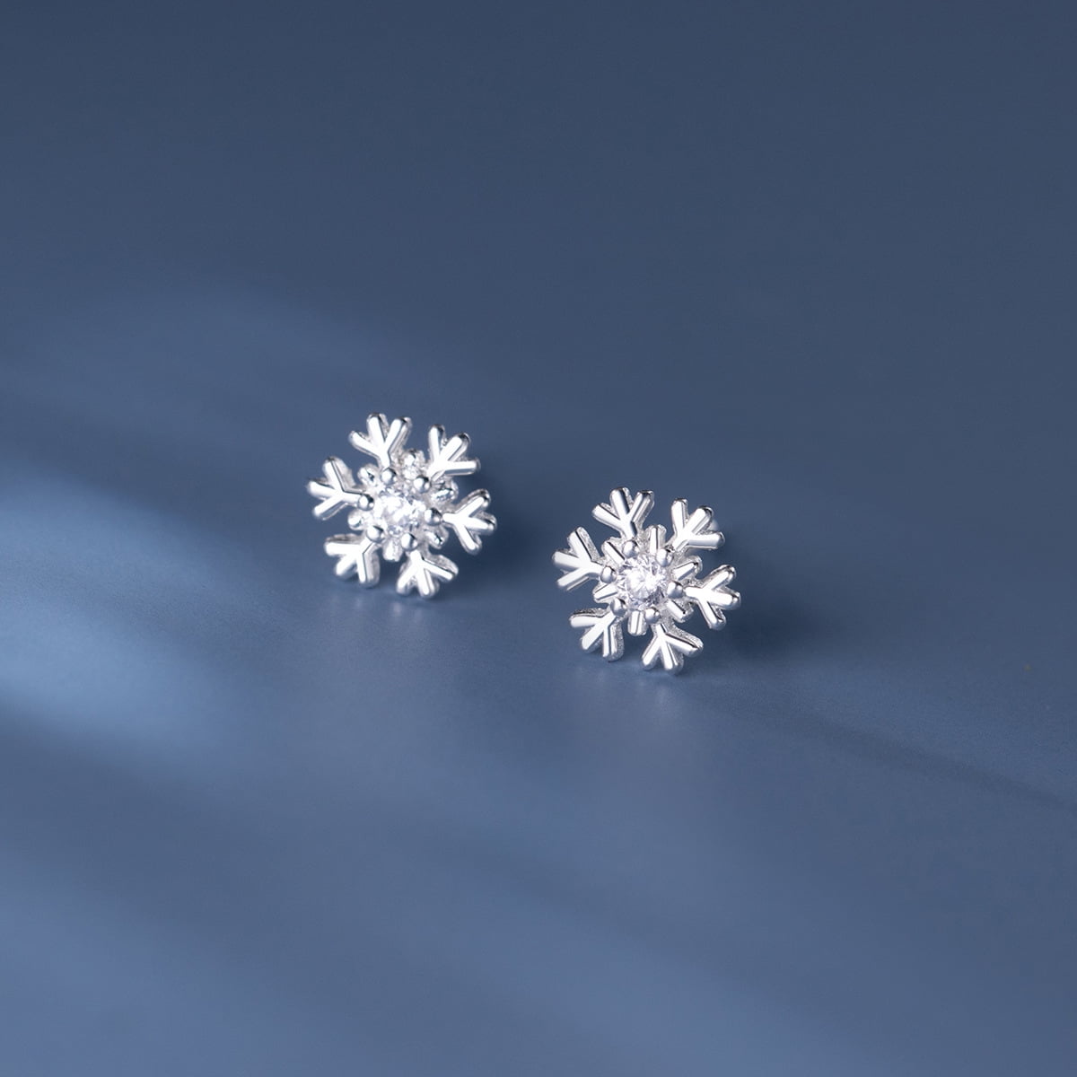 RYSKYJEWELRY Snowflake Clear Stud Earrings, 925 Sterling Silver, Women, All Ages