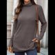 thumbnail image 4 of Camiseta Holgada de Larga con Cuello Alto y Estampado Geométrico de Jacquard para Mujer, Otoño e Invierno. Color Café XL, 4 of 10