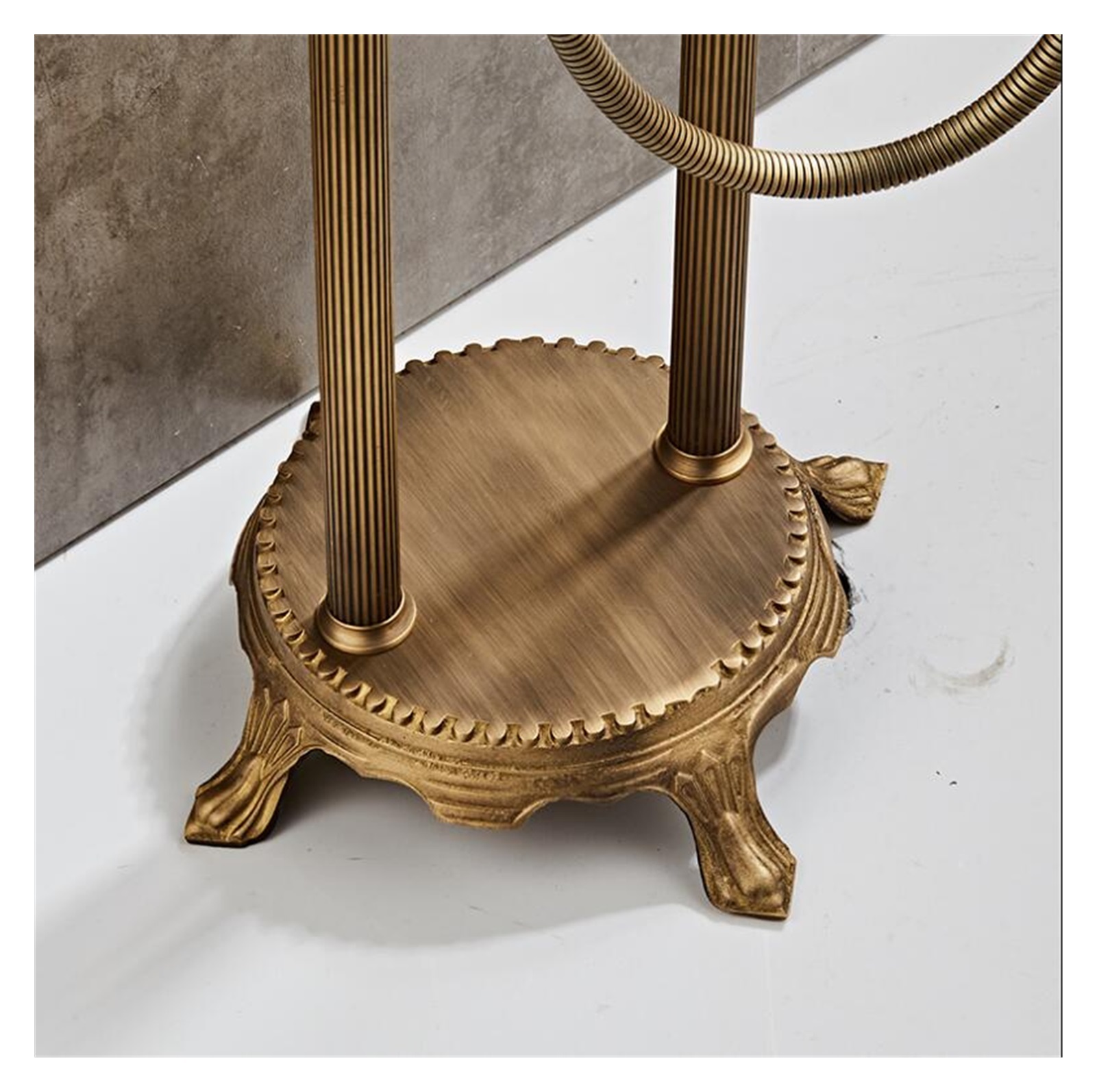 Free standing Carved Bathtub Faucet Tub Filler Fashion Antique Brass Floor Mount with Hand shower Bathtub Mixer Taps ,Easy to Use