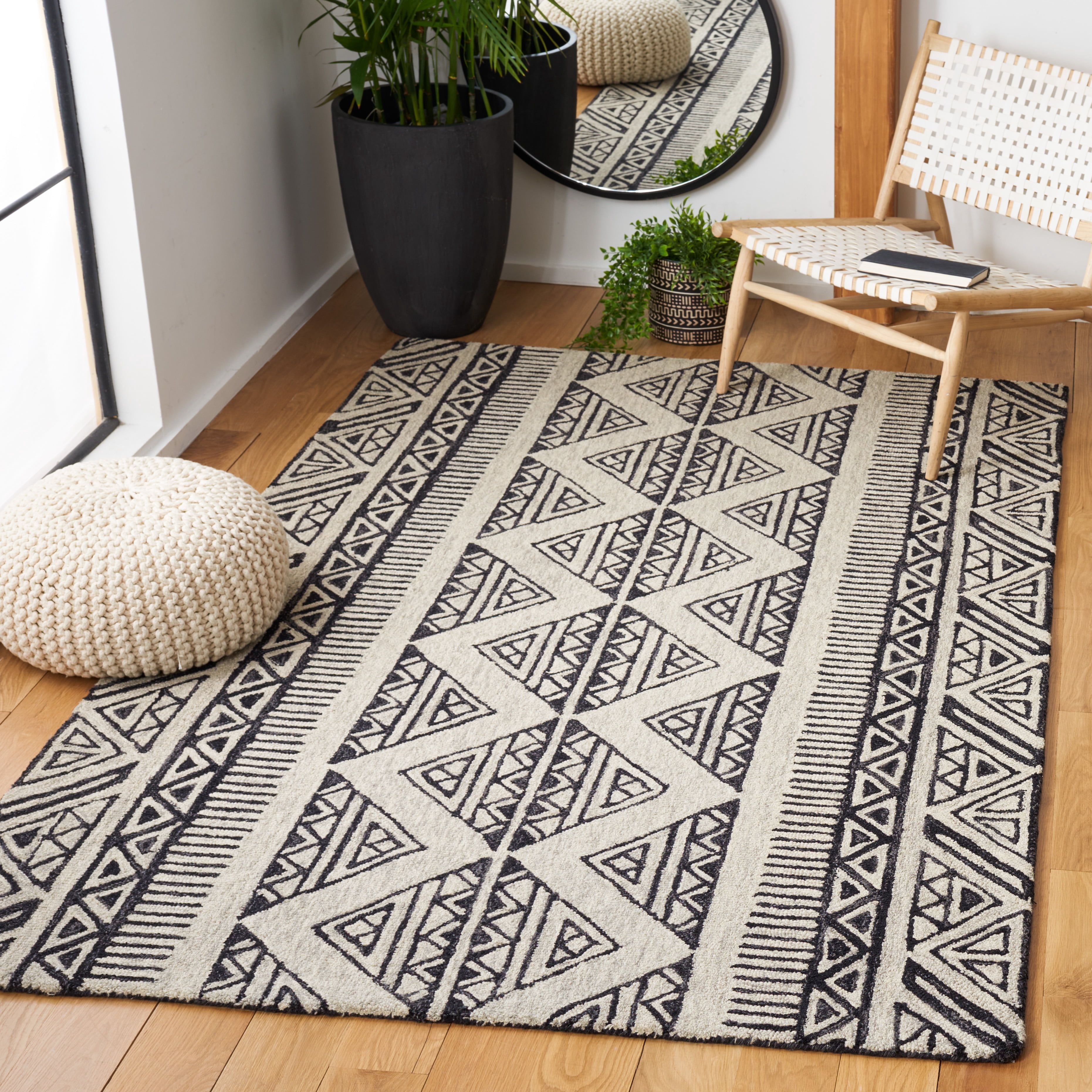 SAFAVIEH Metro Andrew Diamond Area Rug, Black/Beige, 5' x 8'