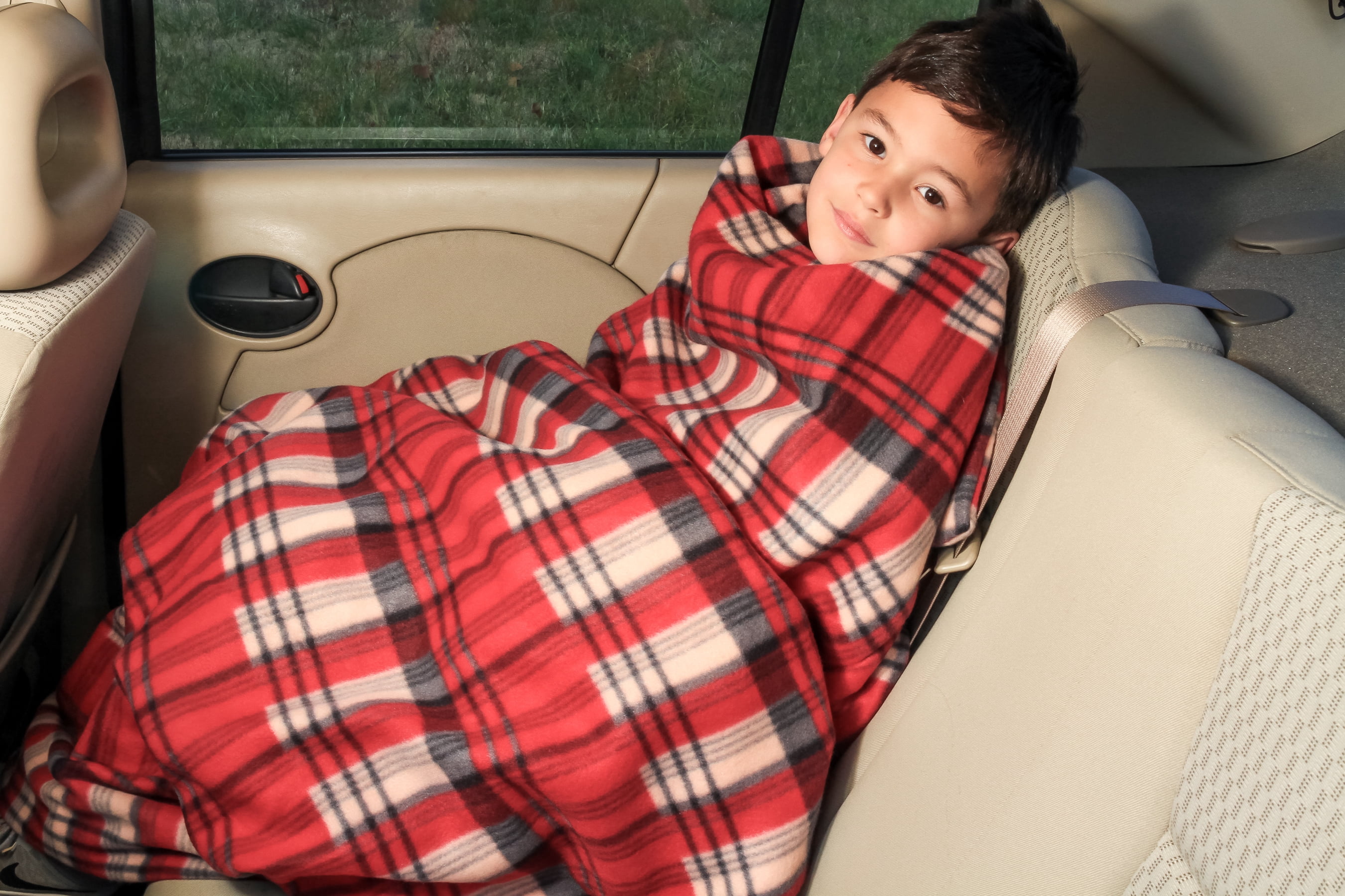 Camco Heated Blanket for Camping and Traveling, 100% Polar Fleece, Red/Black Plaid (42804)