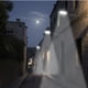 thumbnail image 3 of Luz solar, farola solar con control remoto de 3 modos, montada en la pared para jardín, patio cercado, garaje, 3 of 5