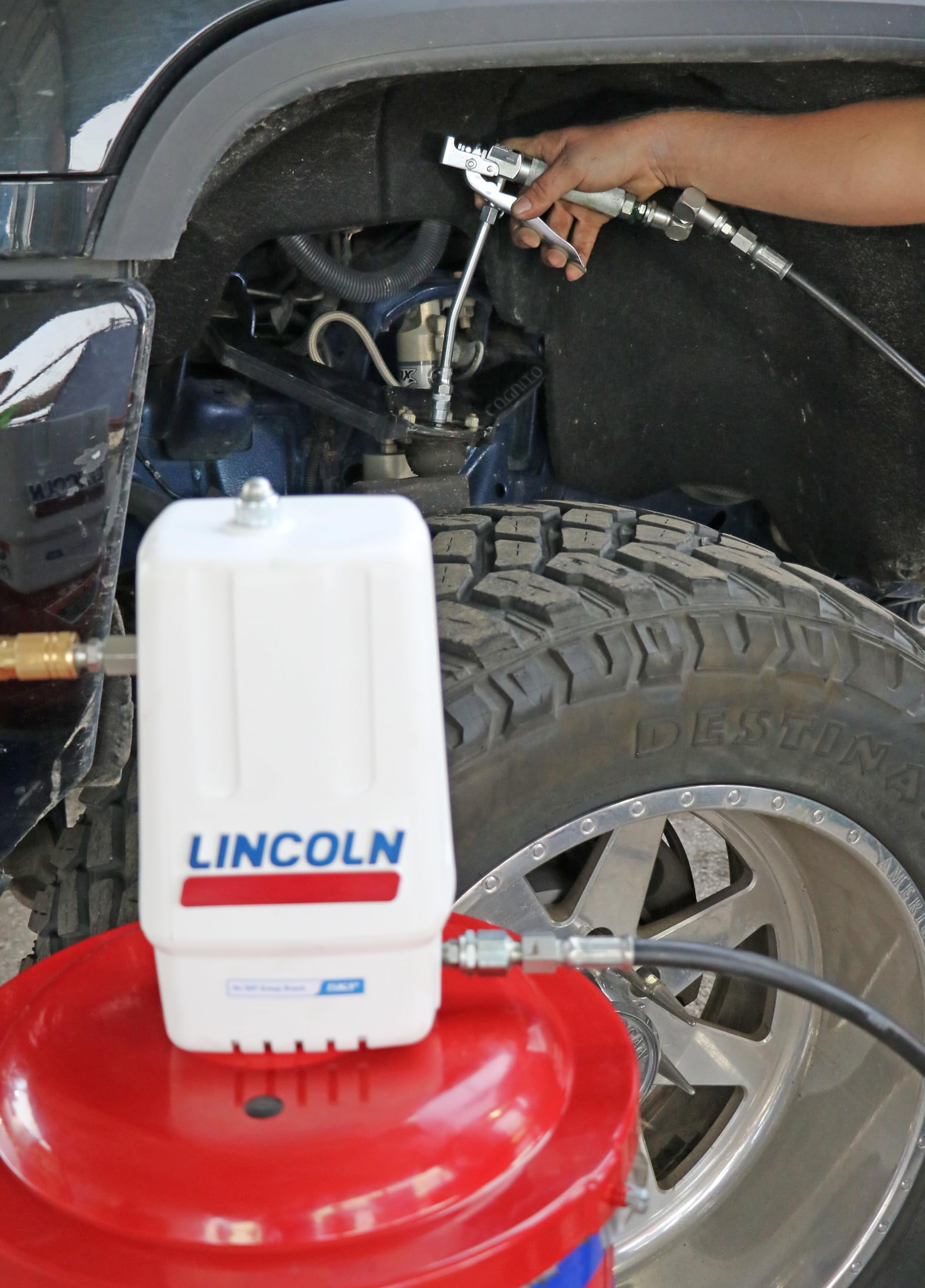Lincoln 917 High Pressure 50:1 Pneumatic Air Operated Grease Pump, 120 lb.  Drums, Drum Cover, Roll Around Base, Follower Plate, 7' Hose, Control Valve