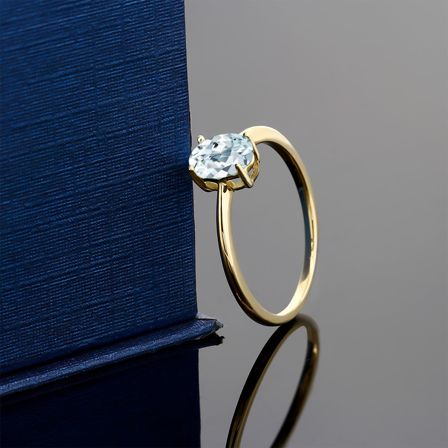 Gem Stone King 10K Yellow Gold Sky Blue Aquamarine Solitaire Engagement Ring for Women (0.72 Cttw, Oval 7X5MM, Gemstone March Birthstone, Size 9.5)