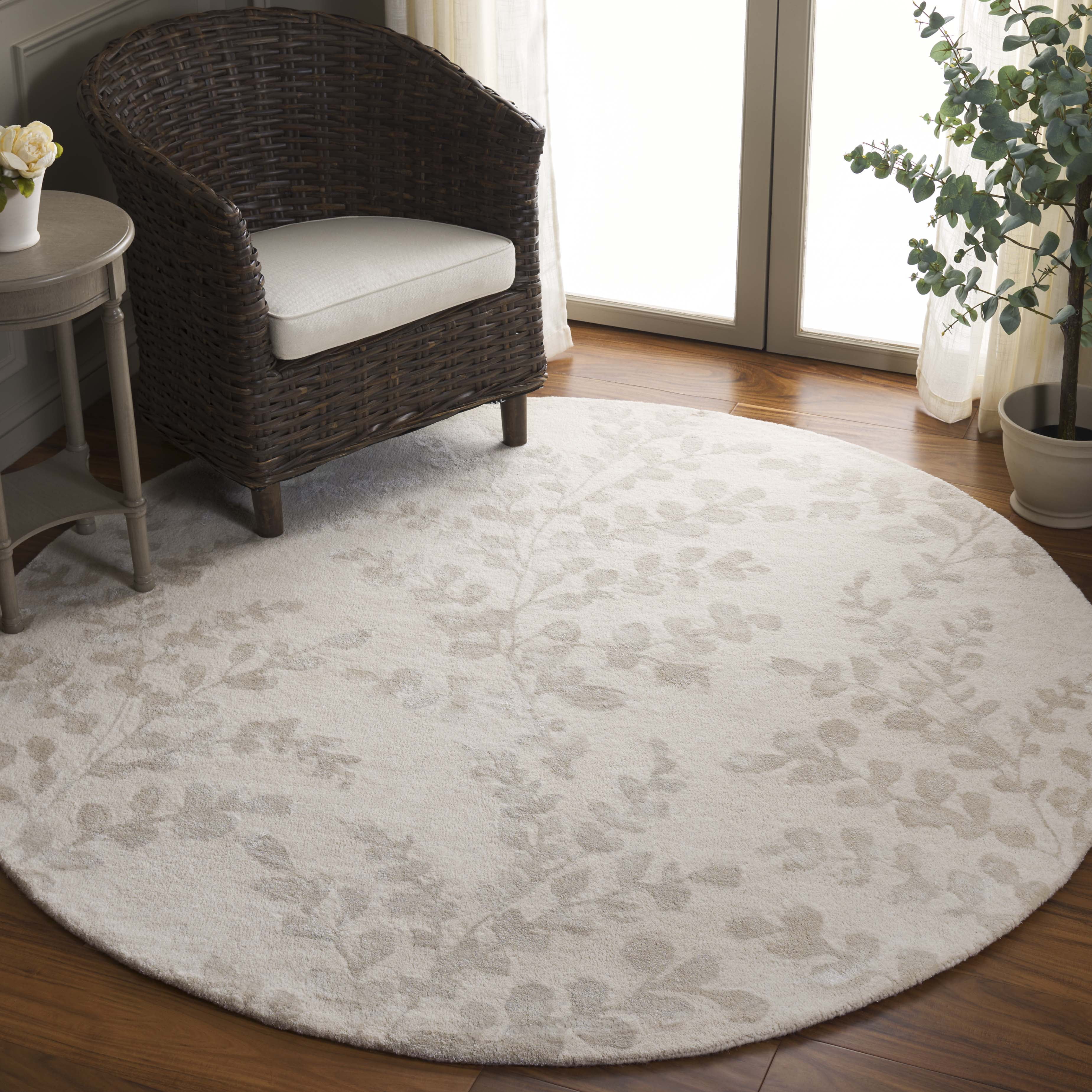 SAFAVIEH Glamour Skyler Floral Area Rug, Ivory/Beige, 6' x 6' Round