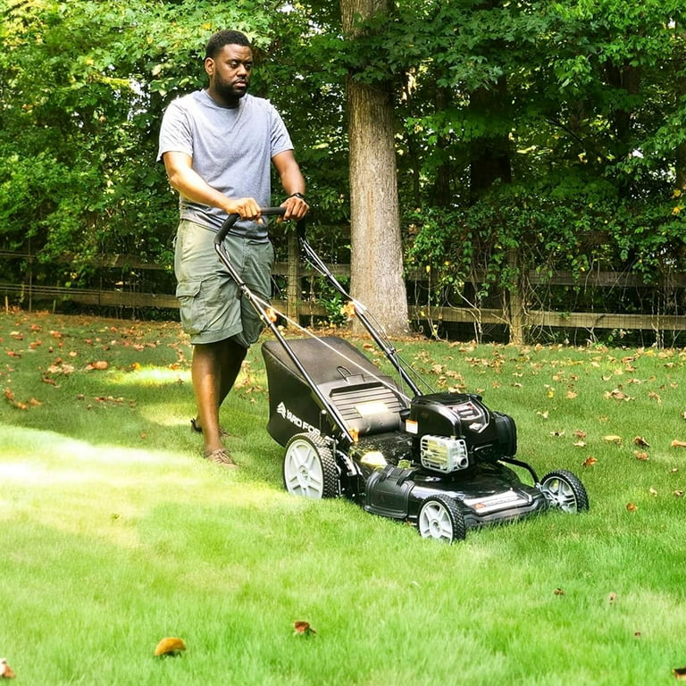 Yard Force Self Propelled Lawn Mower Briggs Stratton 150cc Gas Engine 22 inch Steel Deck 3 in 1 mulch bag side discharge Vertical Storage