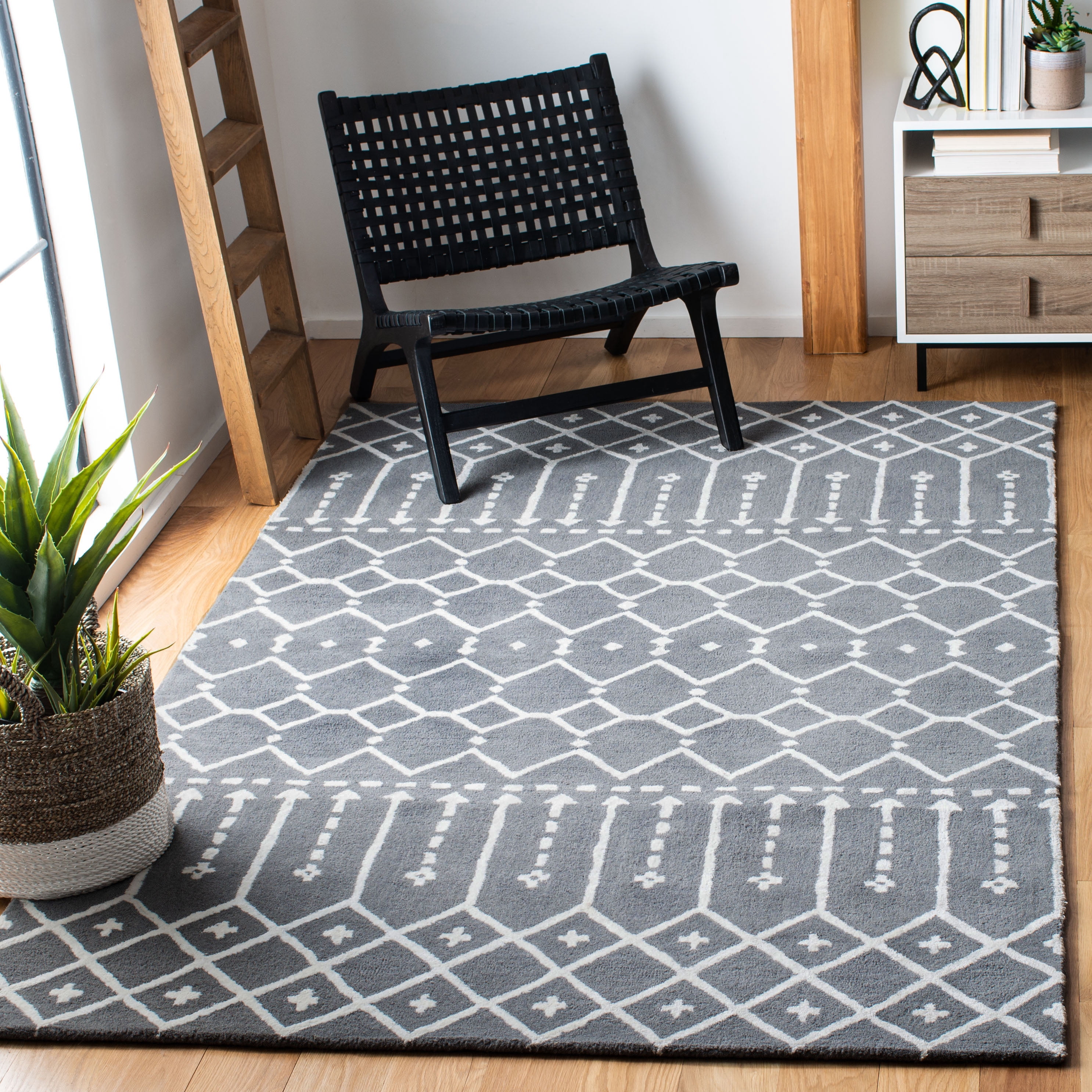 SAFAVIEH Himalaya Darin Geometric Wool Area Rug, Grey/Ivory, 6' x 6' Square