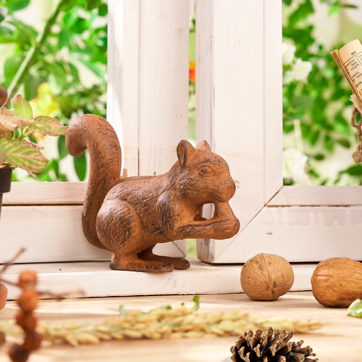 Sungmor Cast Iron Squirrel Statue,Rustic Rust Heavy Duty Animal Collection Sculpture, Paperweight, Doorstop, Adorable Garden Figurine