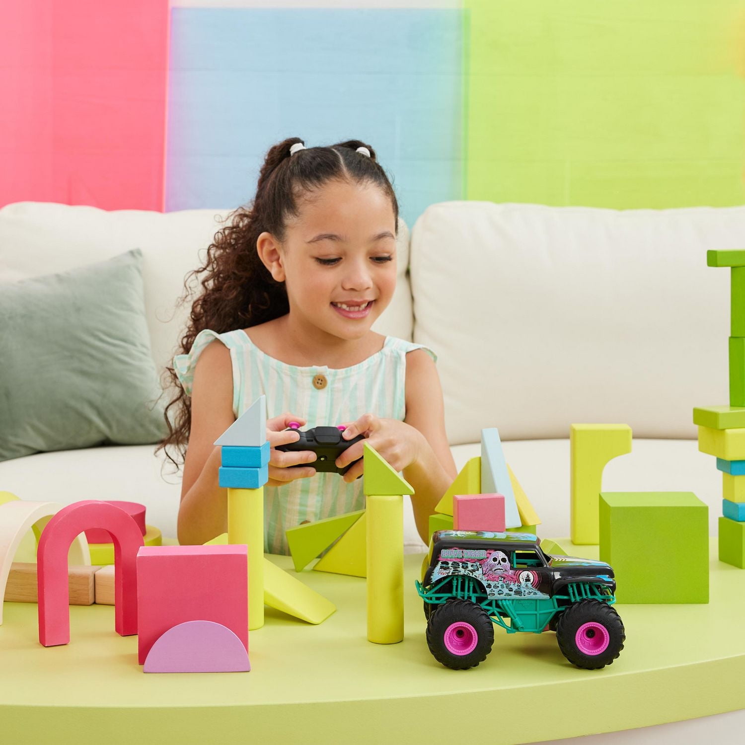 Monster Jam, Monster truck radiocommandé Grave Digger officiel à l'échelle 1:24, 2,4 GHz, thème Nitro Neon, jouets pour garçons et filles à partir de 4 ans