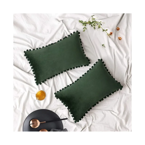 Paquete de 2 fundas de almohada navideñas de terciopelo, fundas de almohada decorativas con pompones de primavera, fundas de cojín suaves y sólidas con pompones cuadrados, 12 x 20 pulgadas,