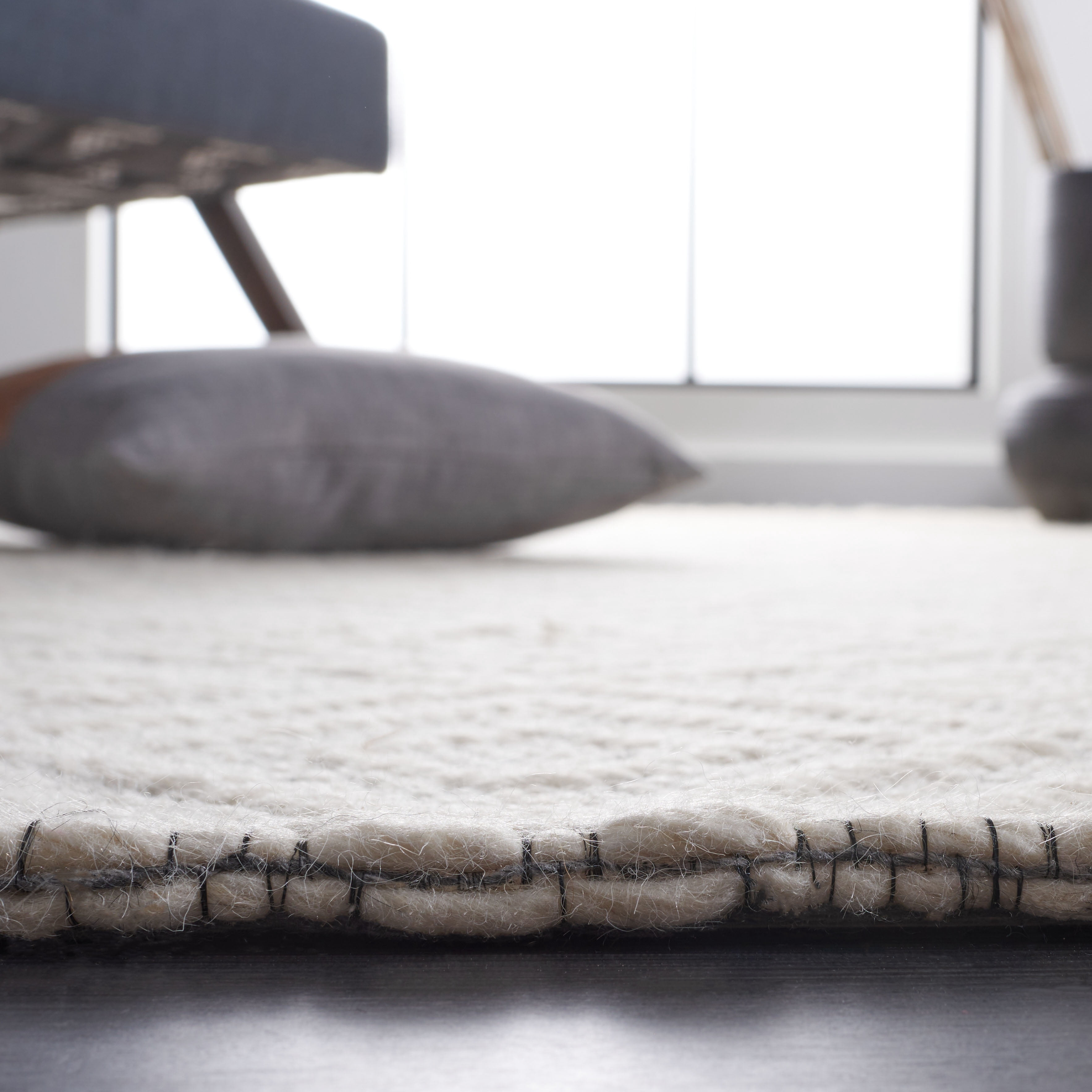 SAFAVIEH Marbella Iairos Diamond Area Rug, Ivory/Black, 4' x 6'