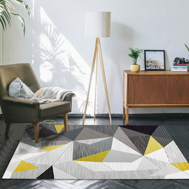 La Alfombra de La Sala de Estar Es Geométricamente Buena para Uso Doméstico, El Dormitorio Está Cubierto con Tapetes y La Alfombra de La Mesita de Noche Se Usa Como Tapete.