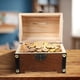 thumbnail image 4 of Cofre del tesoro de madera, caja de almacenamiento de dinero de madera, organizador de alcancía con cerradura y llaves, regalo para niños, 4 of 8