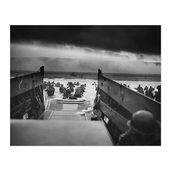 HISTORIX Vintage 1944 Into The Jaws of Death Photo Print - Vintage Photo of the D-Day Normandy Landing of US Army Troops Wall Art Poster