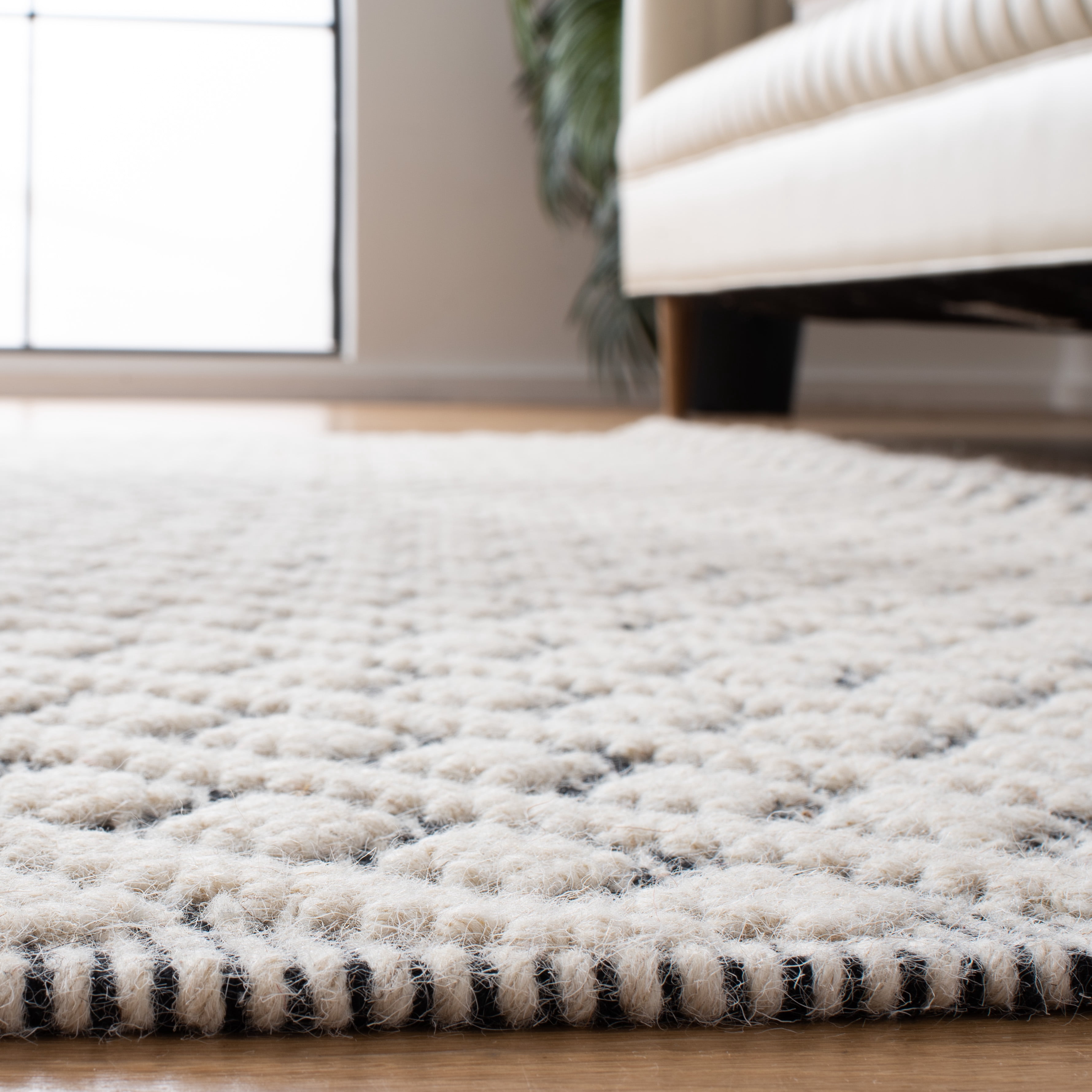 SAFAVIEH Natura Calanthia Geometric Runner Rug, Ivory/Black, 2'3" x 14'