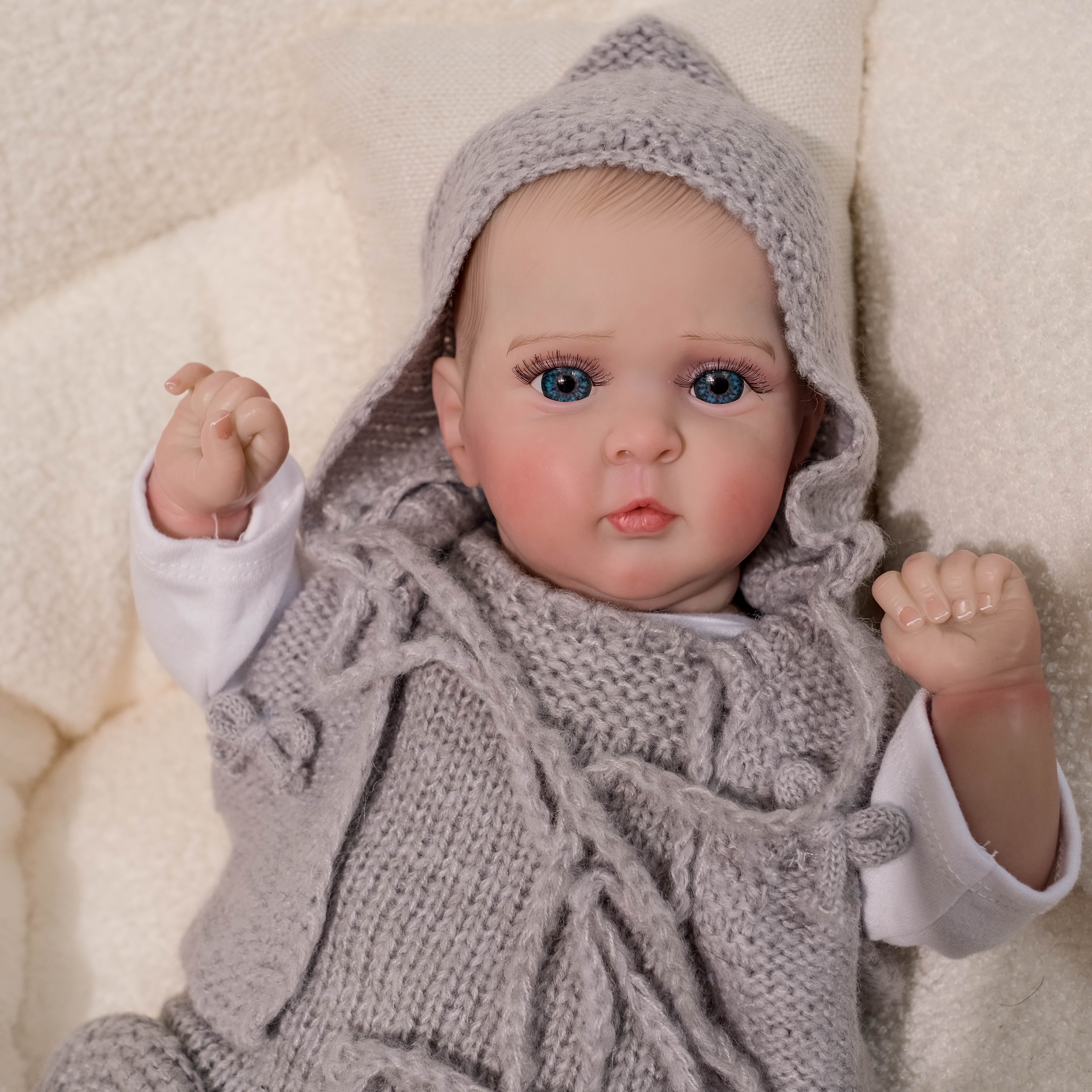 iCradle Lovely Lifelike Reborn Baby Dolls Girl 19 inch Handmade Realistic Newborn Babies Cloth Body Blue Eyes Painted Hair Gift for Kids 3+