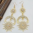 thumbnail image 2 of Pendientes colgantes con forma de luna, estrella y sol, con cristales de estrás Lady Diamante. Oro, 2 of 9