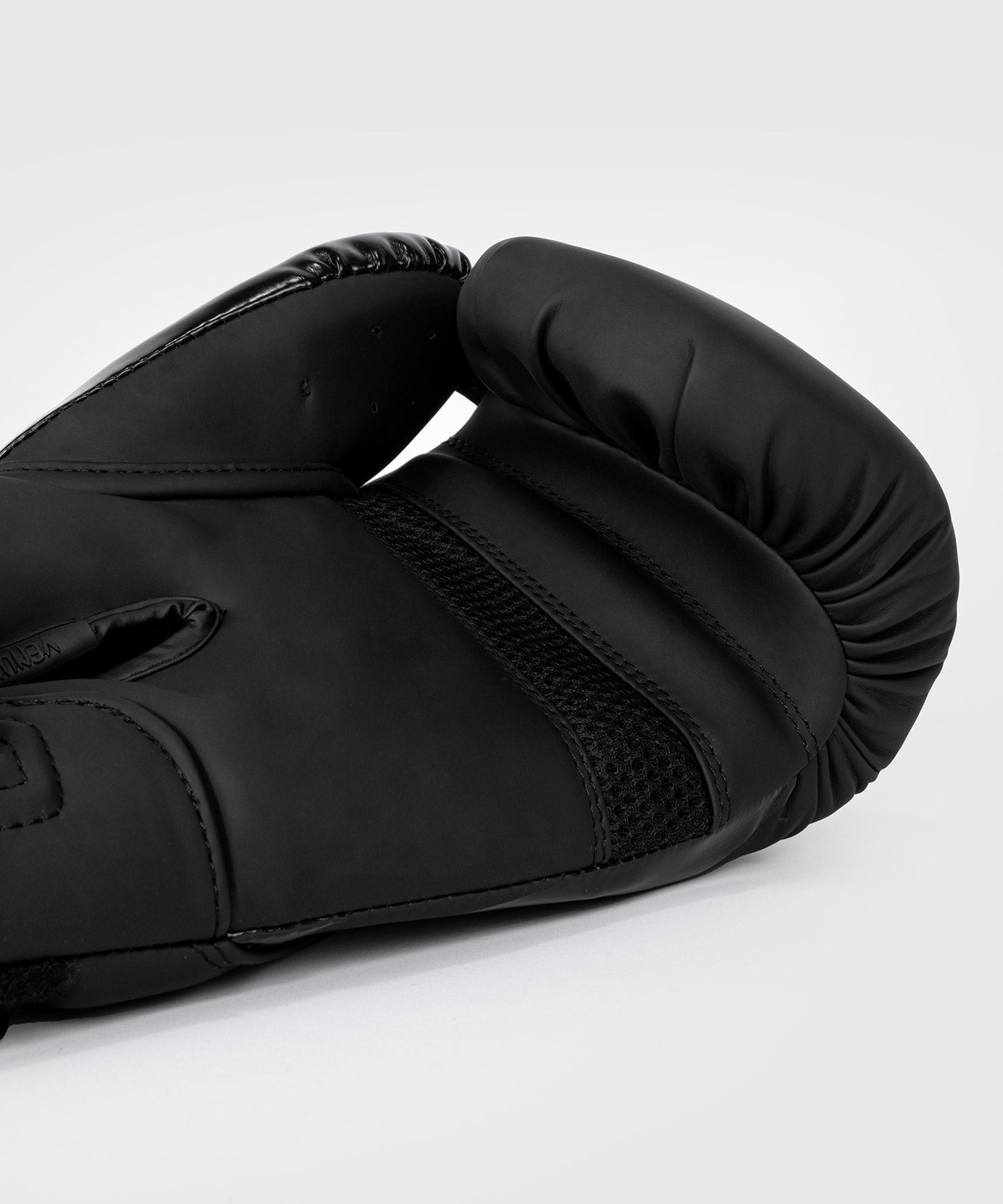 Venum Challenger 4.0 Boxing Gloves - Black/Black - 16-Ounce