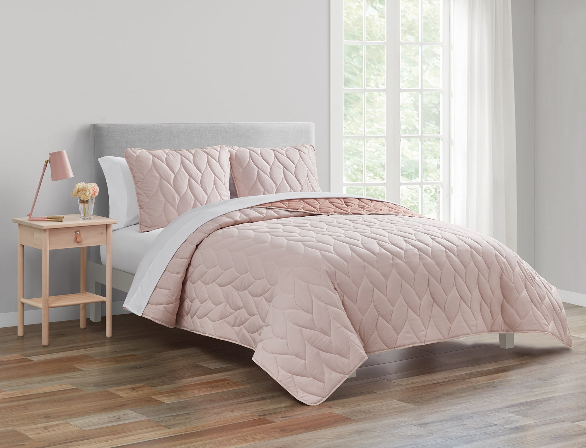 Mainstays 7-Piece Soft Pink Reversible Quilt Set with White Sheets, King