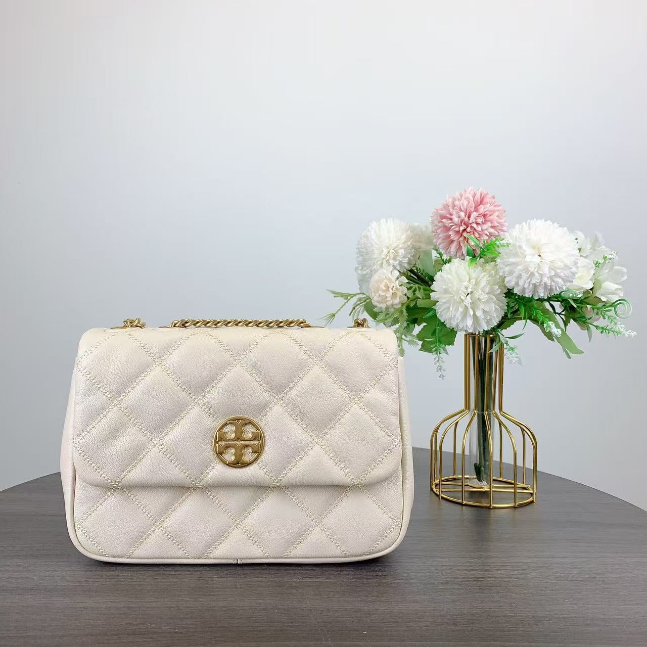 TORY BURCH ウィッシュホン チェン フレスレット 1542720 720 Tory Burch 152051 WILLA SHINE SMALL SHOULDER BAG IN SNOW