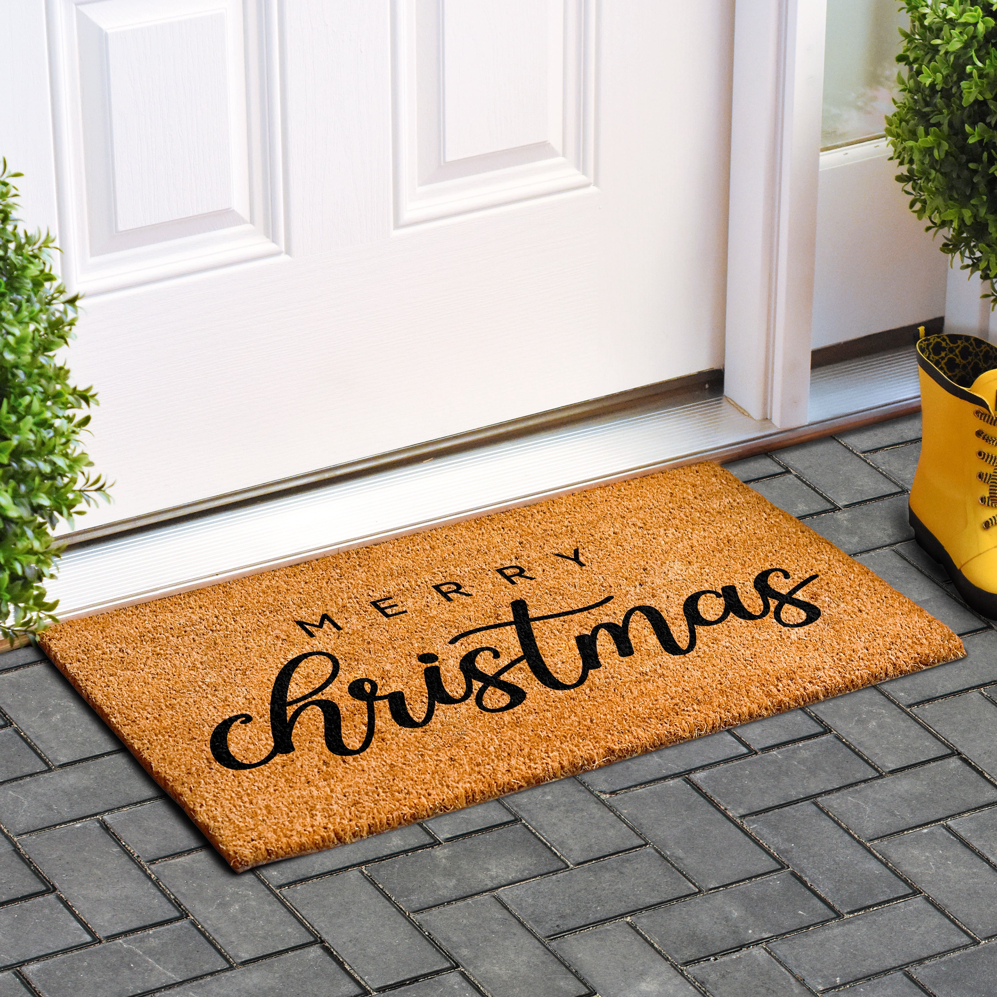 Calloway Mills 109092448 Classic Christmas Doormat 24" x 48"