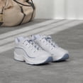thumbnail image 2 of Zapatilla para caminar Easy Spirit Romy para mujer, blanca, talla 8.5 ancho, 2 of 8