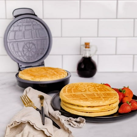 Uncanny Brands - Star Wars Death Star Waffle Maker - Silver