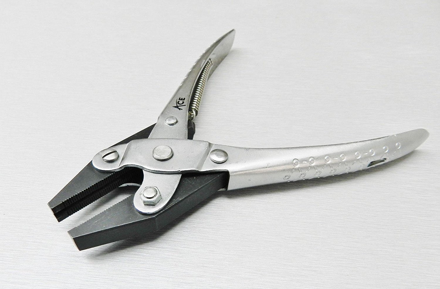 PARALLEL ACTION PLIERS FLAT NOSE SERRATED JAW 140mm with VGROOVE and