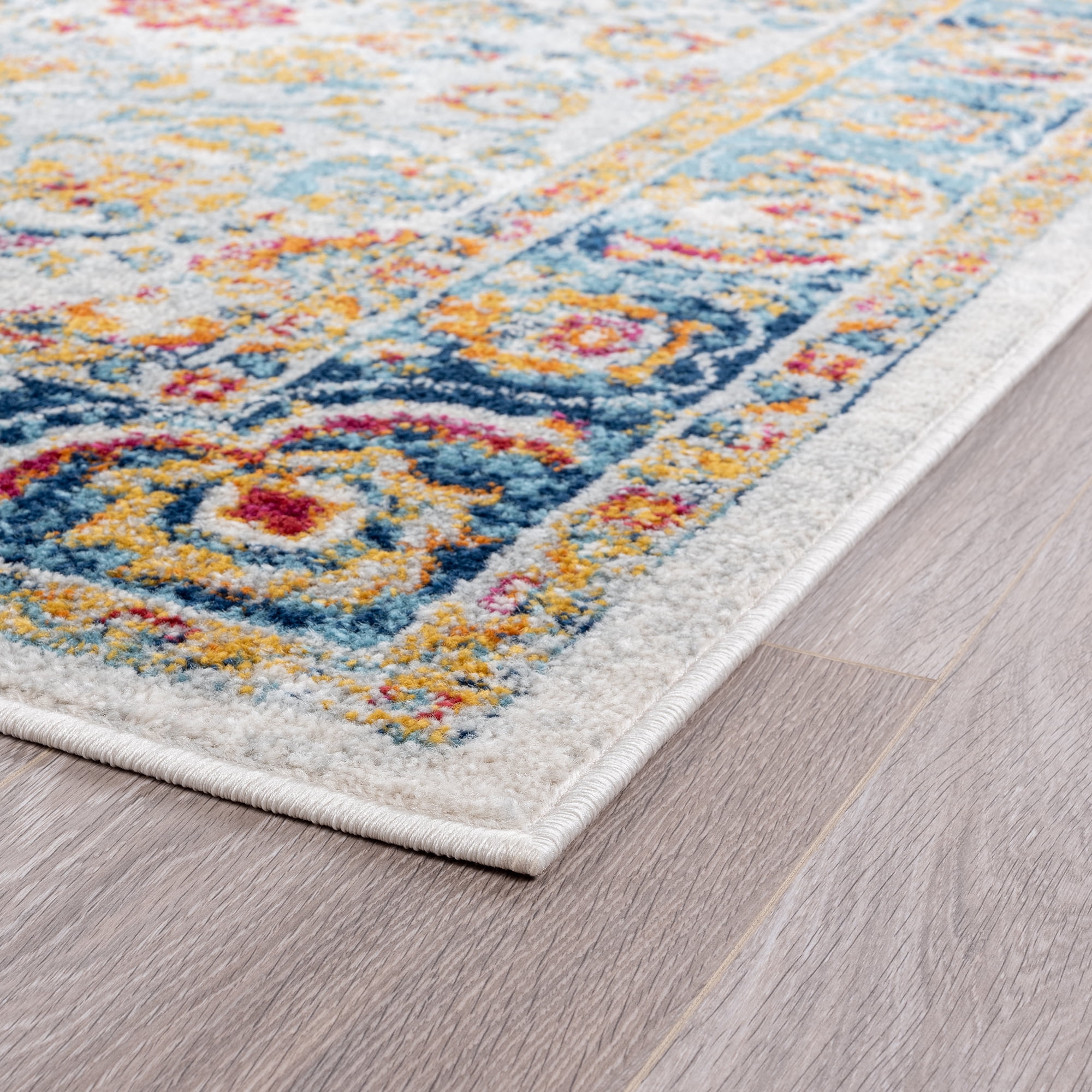 Diamond Traditional 5' x 7' Cream and Blue Polypropylene Indoor Area Rug