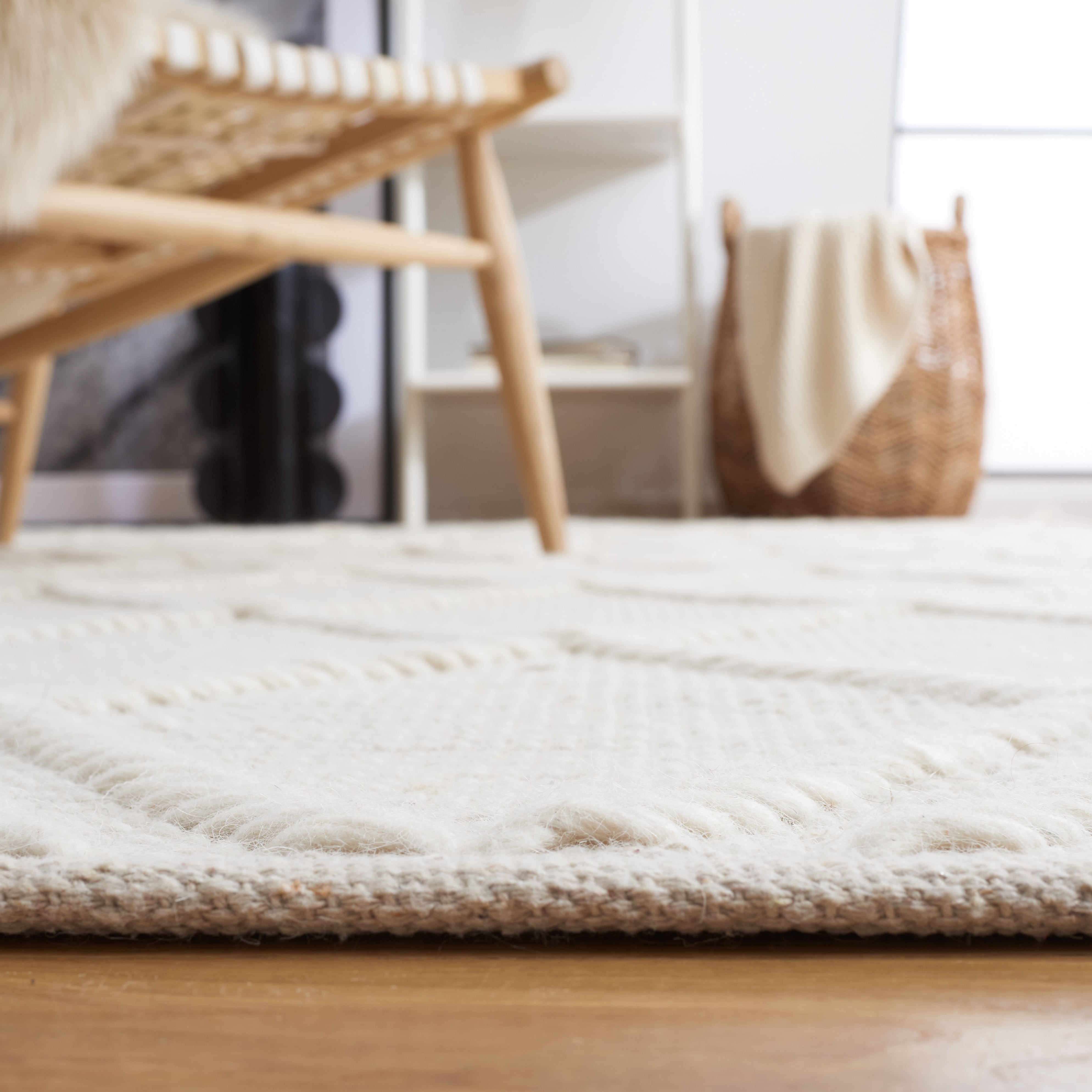 SAFAVIEH Natura Natasha Geometric Area Rug, Ivory, 5' x 8'