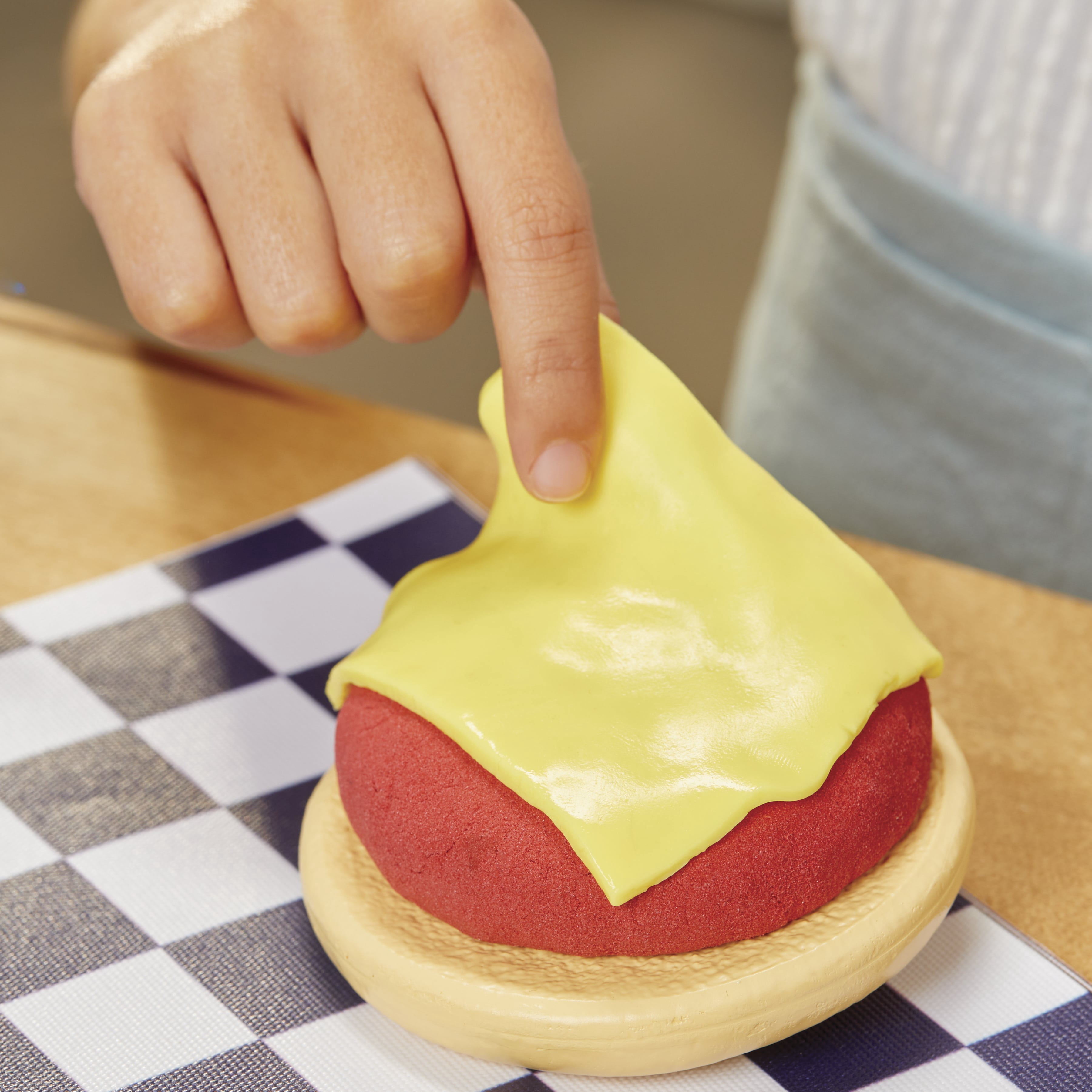 Creative Chefs- Sliced Yellow Cheese with Make-It Mix Play Sand, Ages 3+