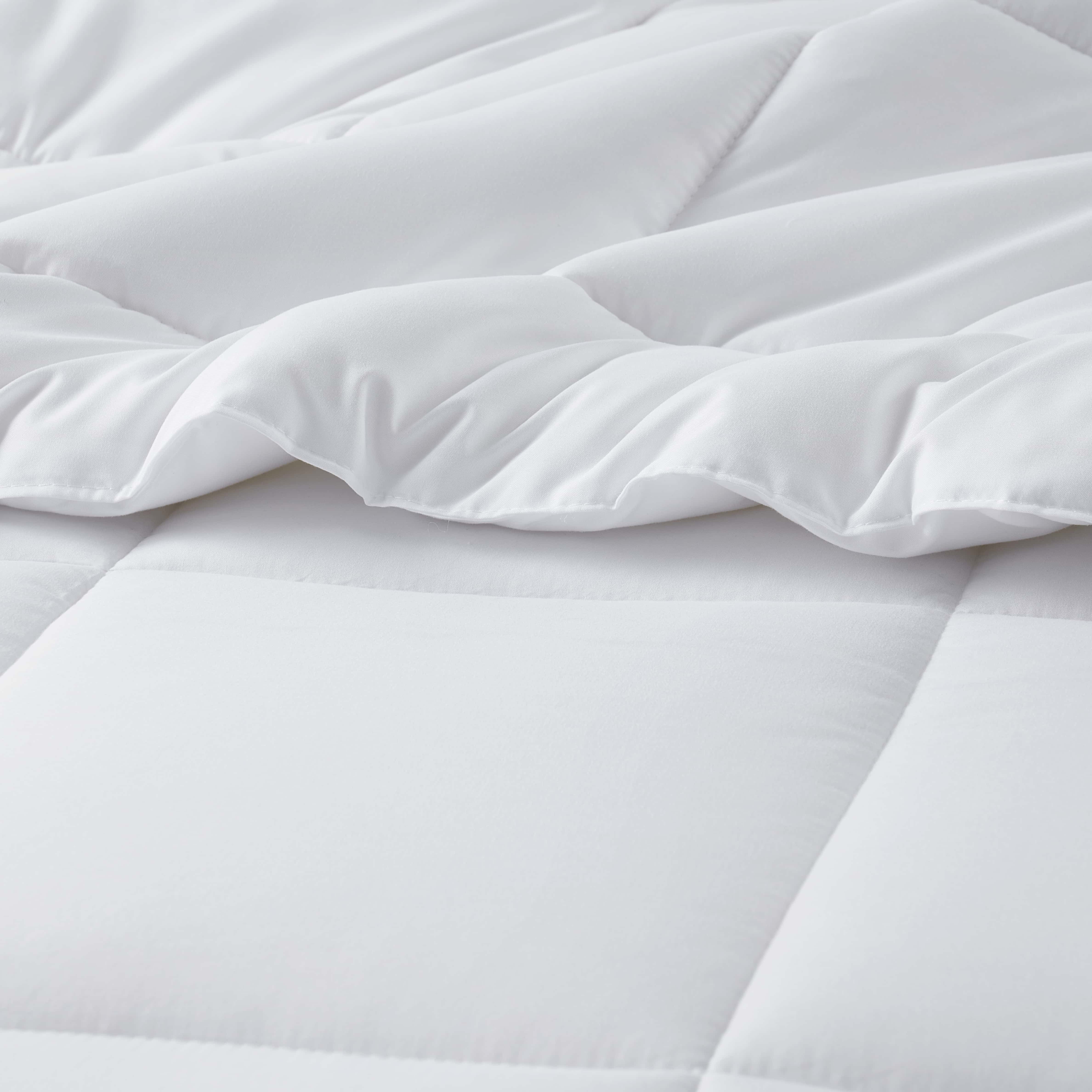 LammaLoe Queen Comforter, Quilted Down Alternative Comforter, All Season Duvet Insert with Corner Tabs,White