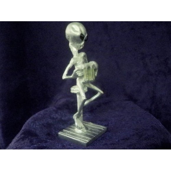 Real Metal Party Time UFO Alien with Mug of Beer Pewter Statue