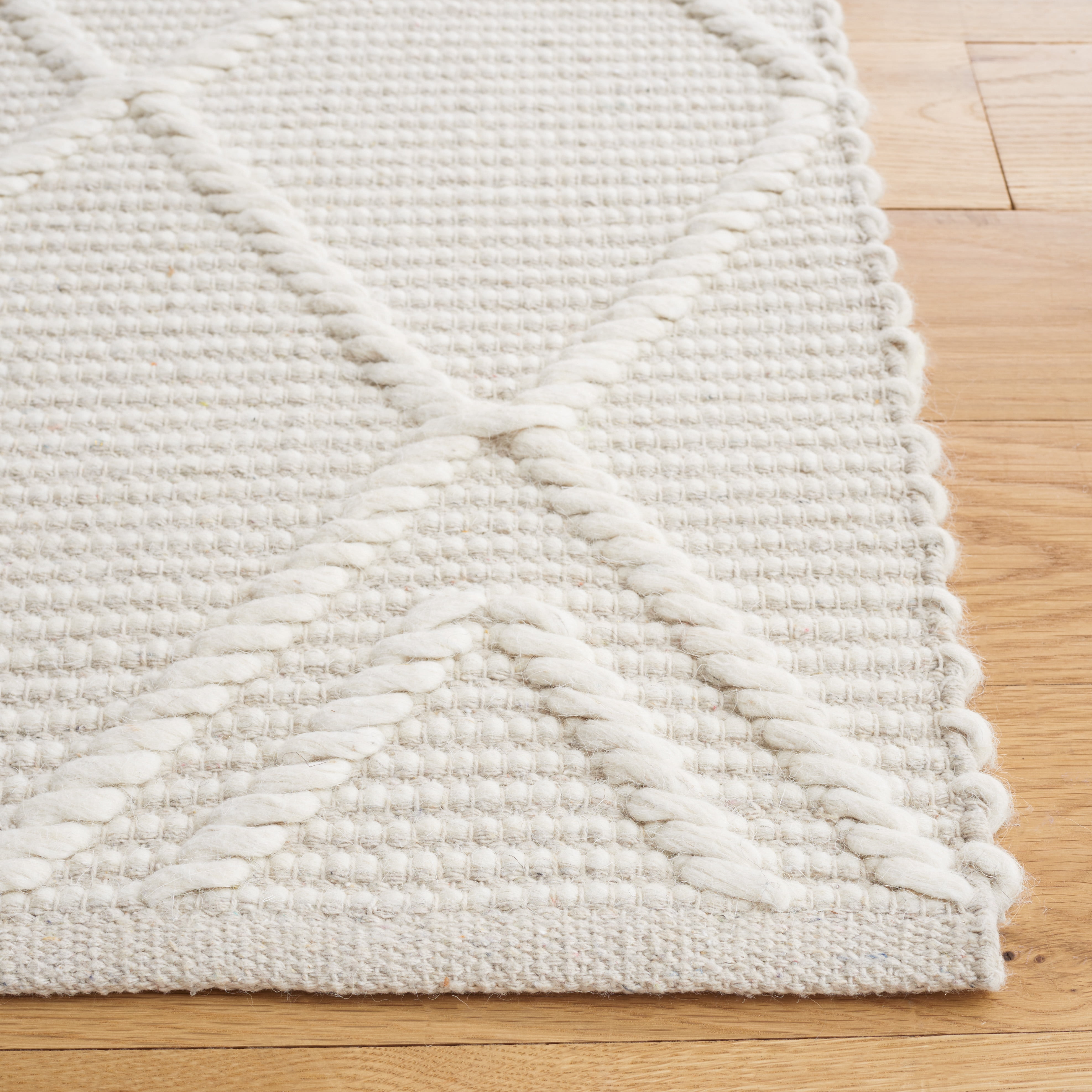 SAFAVIEH Natura Natasha Geometric Area Rug, Ivory, 5' x 8'