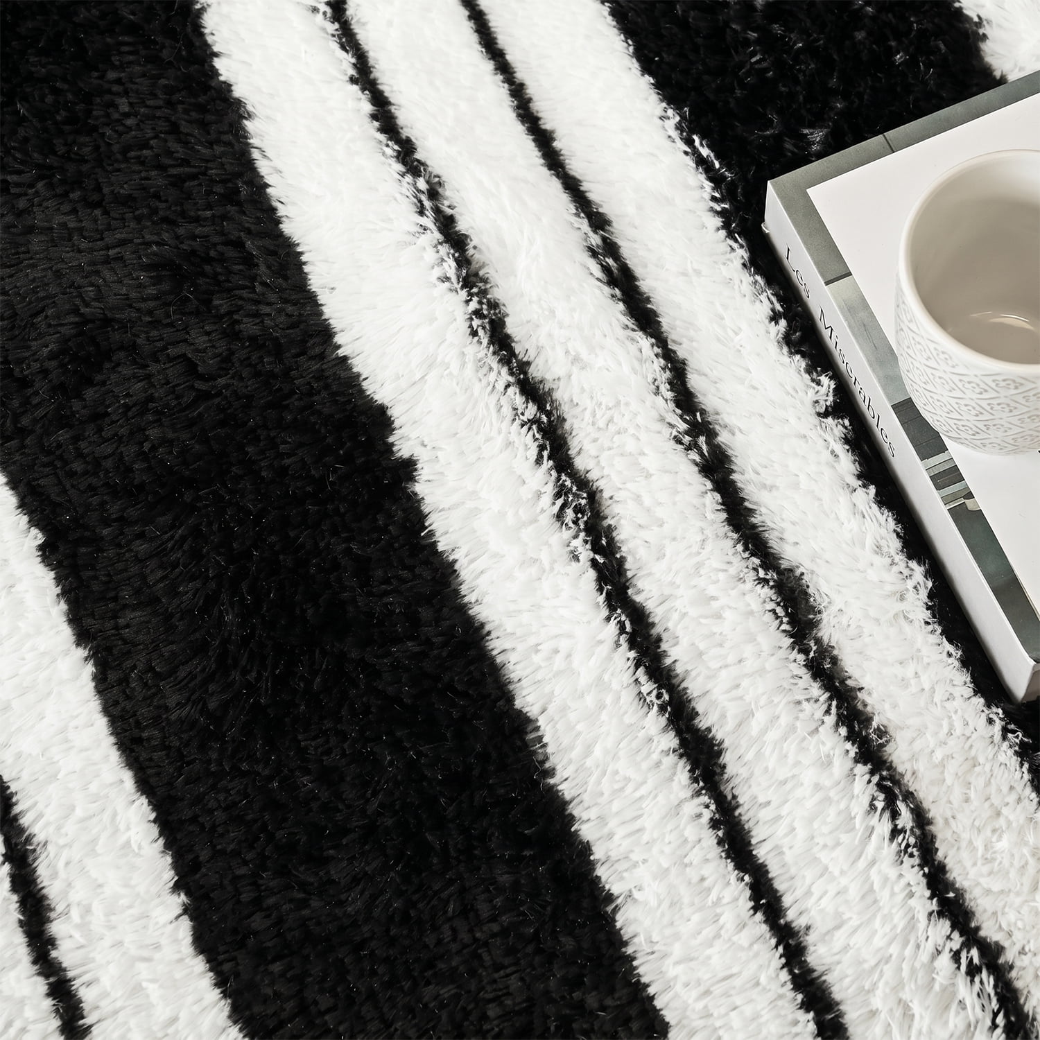 Pentantan 5ft x 8ft Shag Area Rugs for Living Room, Modern Stripe Fluffy Bedroom Carpet, Black & White