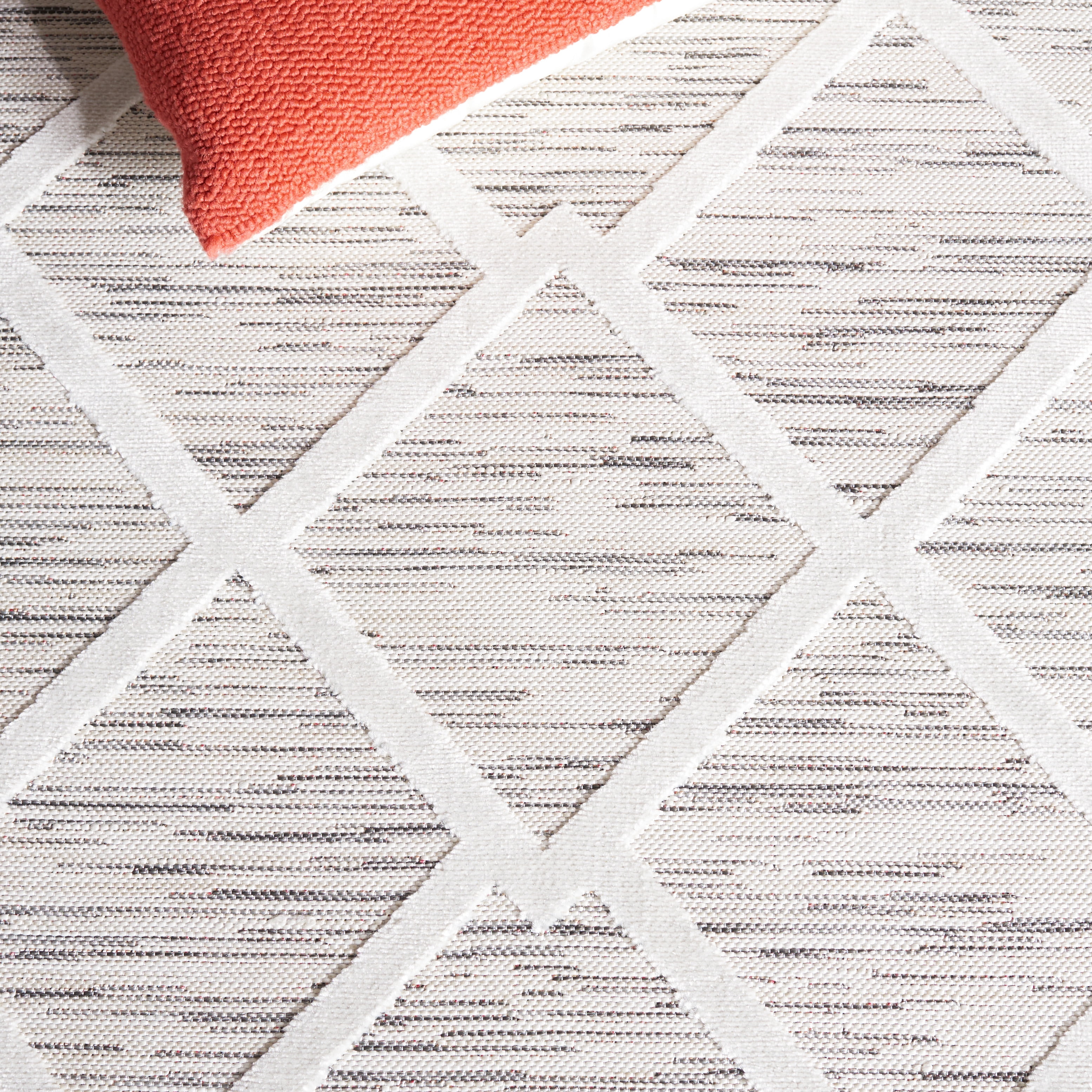 SAFAVIEH Cabana Dusko Diamond Indoor/Outdoor Area Rug, Ivory/Grey, 5'1" x 7'6"